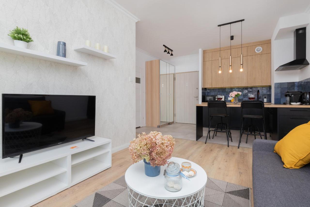 Modern Apartment With Balcony By Noclegi Renters 그단스크 외부 사진