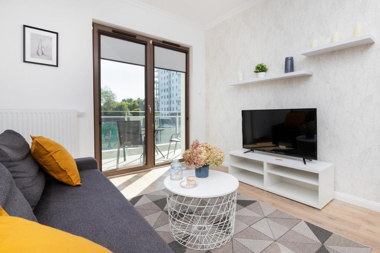 Modern Apartment With Balcony By Noclegi Renters 그단스크 외부 사진